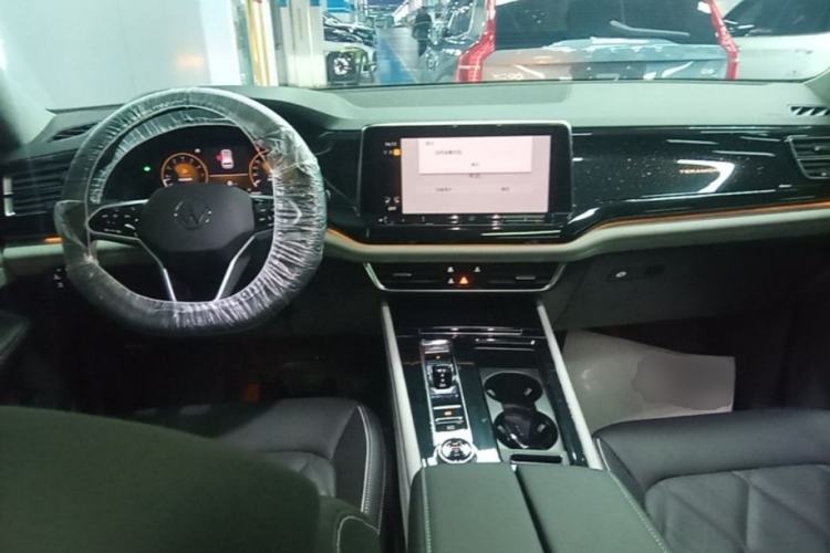 Used Volkswagen Teramont 2023 530 V6 Four-Wheel Drive Prestige Luxury Edition Center Console