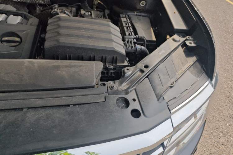 Used Volkswagen Teramont 2023 530 V6 Four-Wheel Drive Prestige Luxury Edition Engine Bay Left