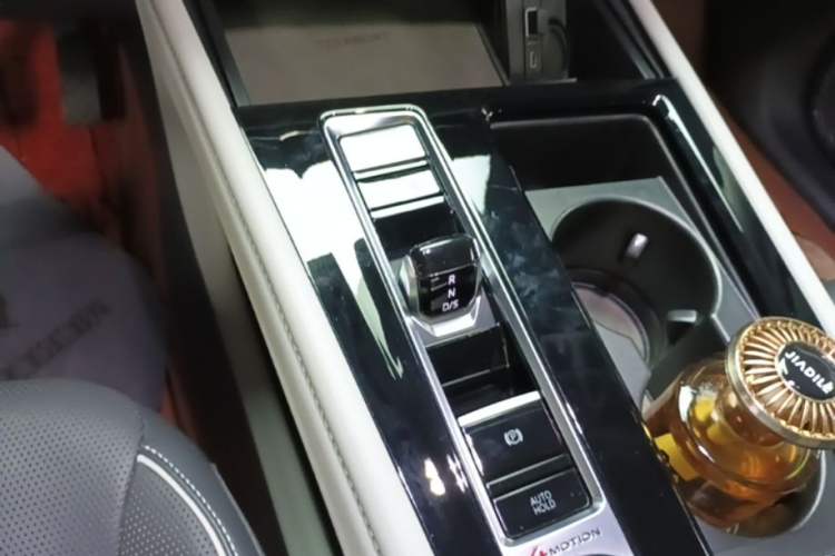 Used Volkswagen Teramont 2023 530 V6 All-Wheel Drive Prestige Flagship Edition Gear Lever