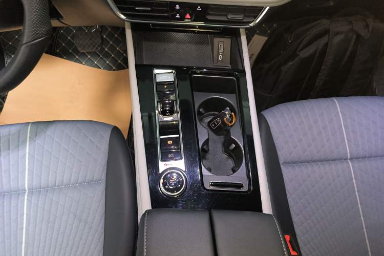 Used Volkswagen Teramont 2023 380TSI Four-Wheel Drive Luxury Edition Gear Lever