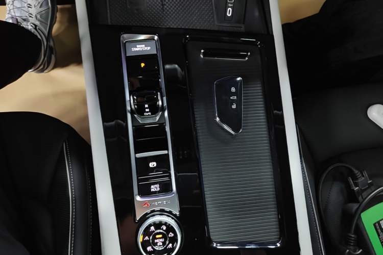 Used Volkswagen Teramont 2023 530 V6 All-Wheel Drive Prestige Flagship Edition Gear Lever