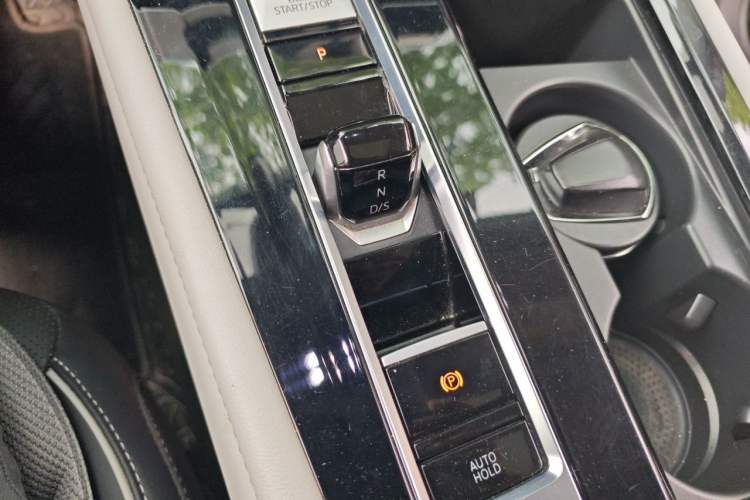 Used Volkswagen Teramont 2023 530 V6 Four-Wheel Drive Prestige Luxury Edition Gear Lever