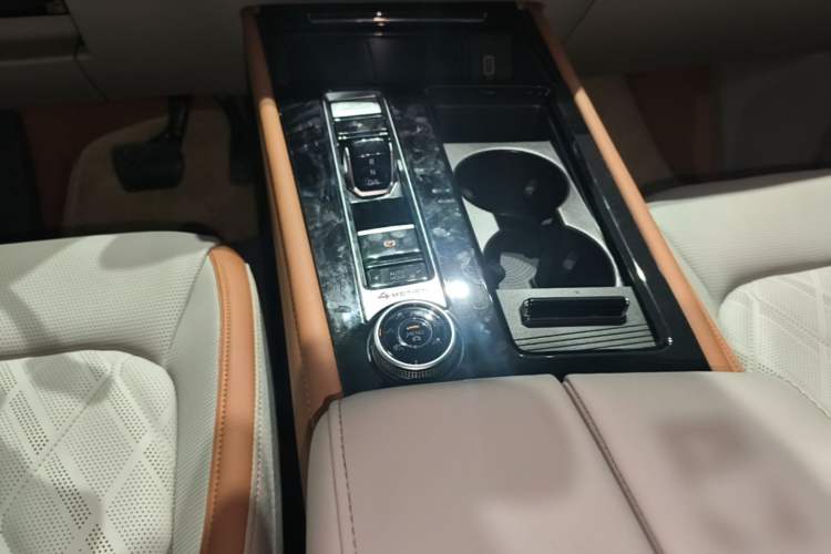 Used Volkswagen Teramont 2023 530 V6 All-Wheel Drive Prestige Flagship Edition Gear Lever