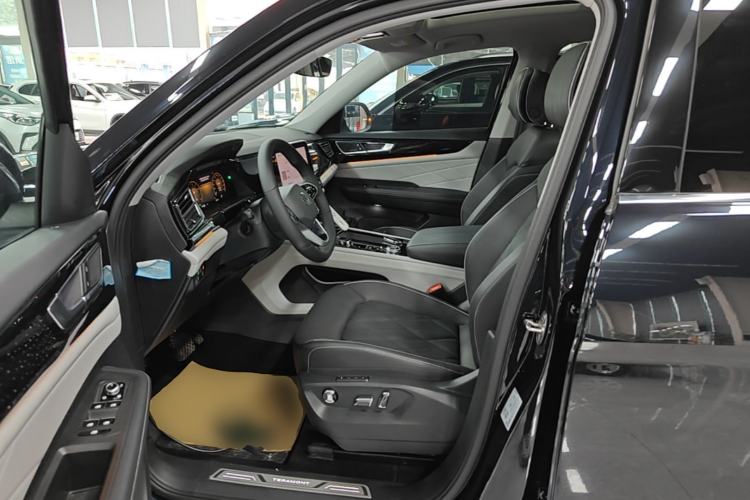 Used Volkswagen Teramont 2023 530 V6 All-Wheel Drive Prestige Flagship Edition Left Front Seat