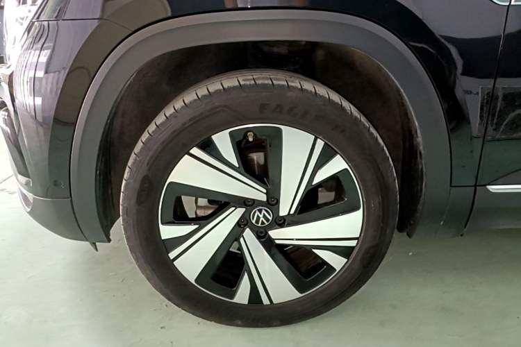 Used Volkswagen Teramont 2023 Facelift 380TSI Four-Wheel Drive Prestige Luxury Edition Left Front Wheel Hub