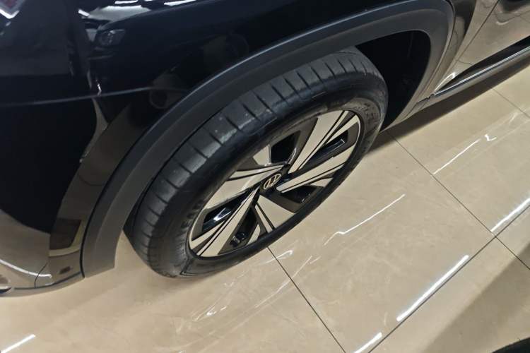 Used Volkswagen Teramont 2023 380TSI Four-Wheel Drive Prestige Luxury Edition Left Front Wheel Hub