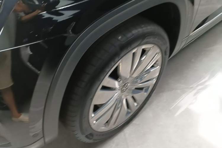 Used Volkswagen Teramont 2023 530 V6 All-Wheel Drive Prestige Flagship Edition Left Front Wheel Hub