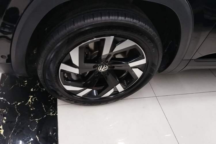 Used Volkswagen Teramont 2023 Facelift 380TSI Four-Wheel Drive Luxury Edition Left Front Wheel Hub