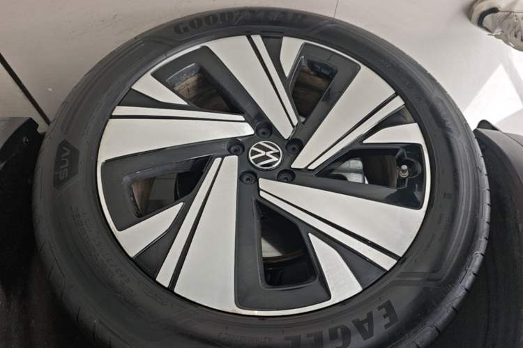 Used Volkswagen Teramont 2023 380TSI Four-Wheel Drive Luxury Edition Left Front Wheel Hub