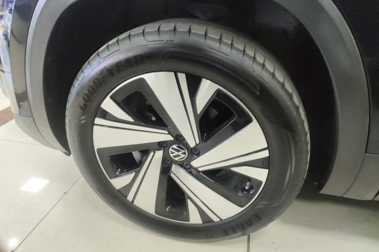Used Volkswagen Teramont 2023 380TSI Four-Wheel Drive Prestige Luxury Edition Left Front Wheel Hub