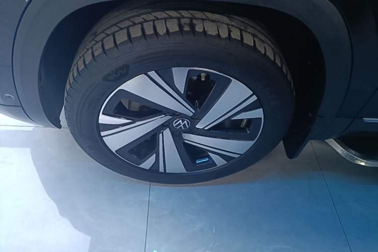 Used Volkswagen Teramont 2023 380TSI Four-Wheel Drive Prestige Luxury Edition Left Front Wheel Hub