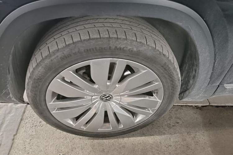 Used Volkswagen Teramont 2023 530 V6 All-Wheel Drive Prestige Flagship Edition Left Front Wheel Hub