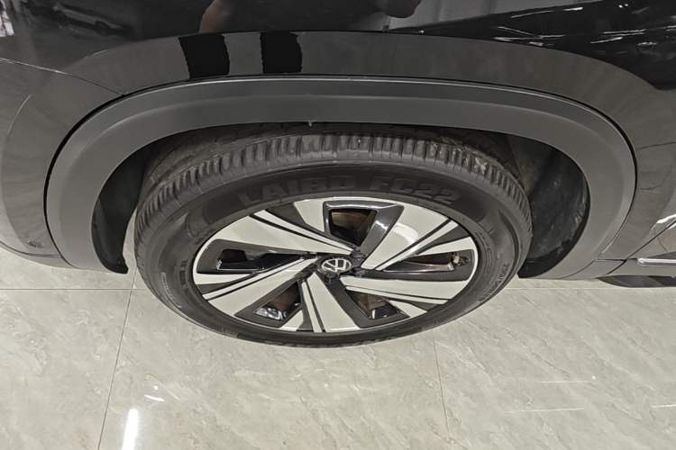 Used Volkswagen Teramont 2023 380TSI Four-Wheel Drive Prestige Luxury Edition Left Front Wheel Hub