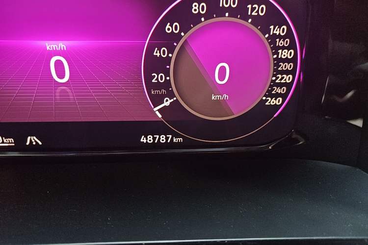 Used Volkswagen Teramont 2023 380TSI Four-Wheel Drive Luxury Edition Odometer Close Up
