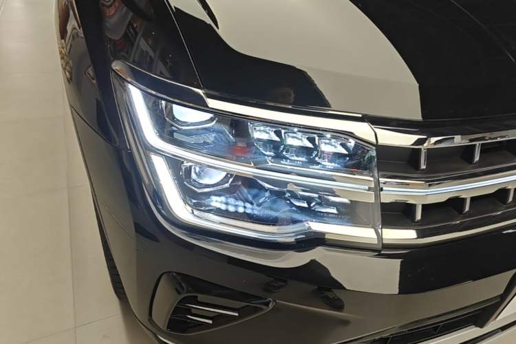 Used Volkswagen Teramont 2023 Revised 380TSI Four-Wheel Drive Prestige Flagship Edition Right Front Headlight