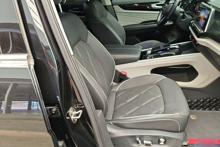 Used Volkswagen Teramont 2023 530 V6 All-Wheel Drive Prestige Flagship Edition Right Front Seat