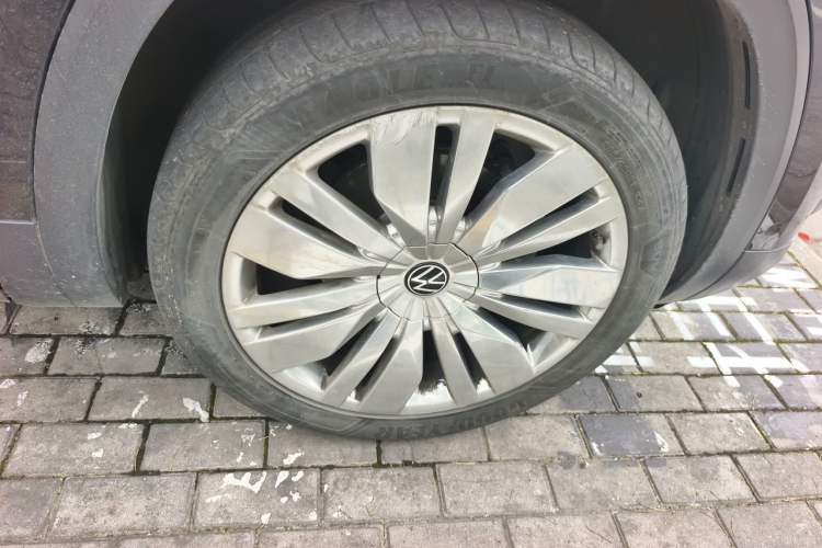 Used Volkswagen Teramont 2023 530 V6 All-Wheel Drive Prestige Flagship Edition Right Front Wheel Hub