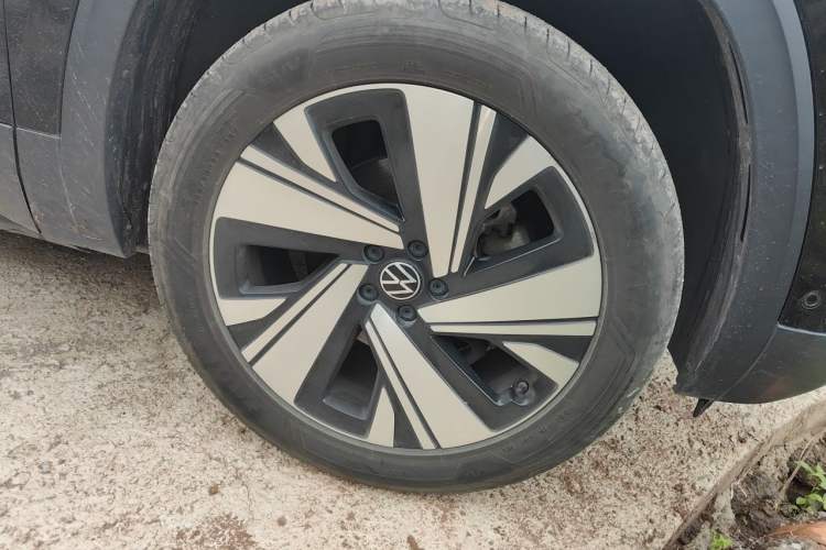 Used Volkswagen Teramont 2023 Facelift 380TSI Four-Wheel Drive Prestige Luxury Edition Right Front Wheel Hub