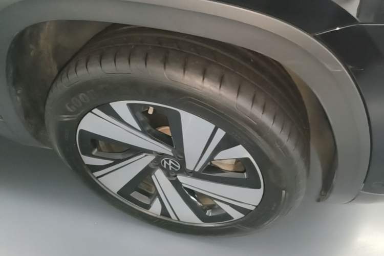 Used Volkswagen Teramont 2023 380TSI Four-Wheel Drive Luxury Edition Right Front Wheel Hub