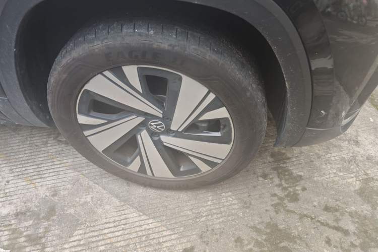 Used Volkswagen Teramont 2023 Facelift 380TSI Four-Wheel Drive Prestige Luxury Edition Right Front Wheel Hub