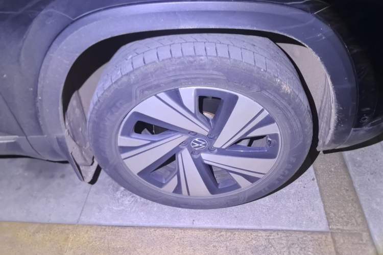 Used Volkswagen Teramont 2023 380TSI Four-Wheel Drive Prestige Luxury Edition Right Front Wheel Hub