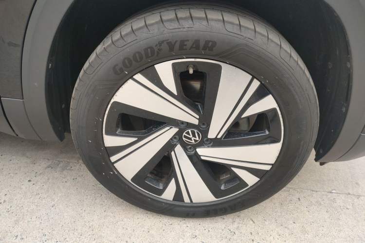 Used Volkswagen Teramont 2023 330TSI Two-Wheel-Drive Prestige Luxury Edition Right Front Wheel Hub