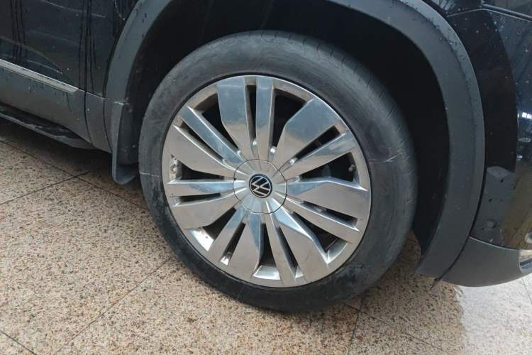 Used Volkswagen Teramont 2023 530 V6 All-Wheel Drive Prestige Flagship Edition Right Front Wheel Hub
