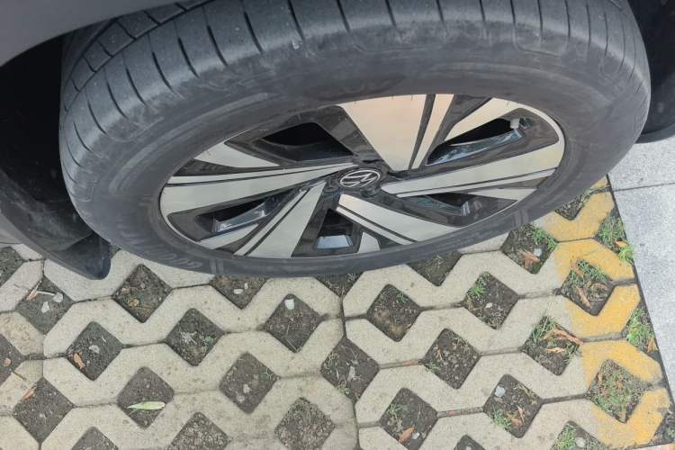 Used Volkswagen Teramont 2023 380TSI Four-Wheel Drive Prestige Luxury Edition Right Front Wheel Hub