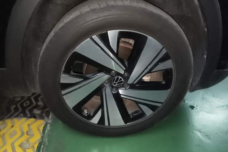 Used Volkswagen Teramont 2023 380TSI Four-Wheel Drive Prestige Luxury Edition Right Front Wheel Hub