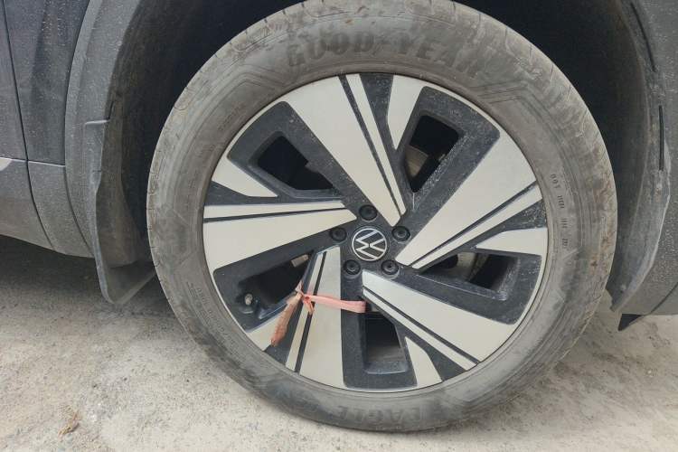 Used Volkswagen Teramont 2023 Facelift 380TSI Four-Wheel Drive Prestige Luxury Edition Right Front Wheel Hub