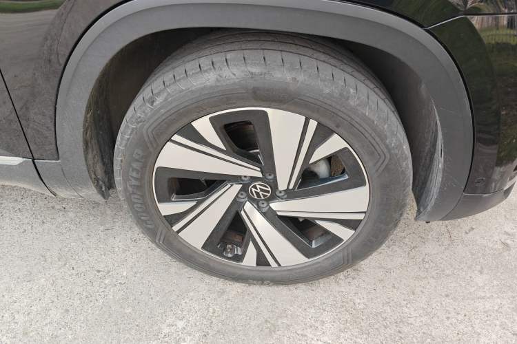 Used Volkswagen Teramont 2023 380TSI Four-Wheel Drive Prestige Luxury Edition Right Front Wheel Hub