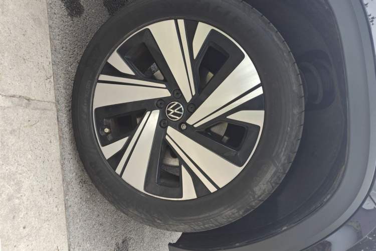 Used Volkswagen Teramont 2023 Facelift 380TSI Four-Wheel Drive Luxury Deluxe Edition Right Front Wheel Hub