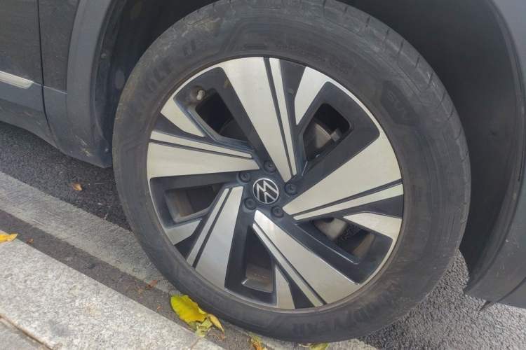 Used Volkswagen Teramont 2023 380TSI Four-Wheel Drive Prestige Luxury Edition Right Front Wheel Hub