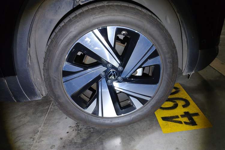 Used Volkswagen Teramont 2023 380TSI Four-Wheel Drive Prestige Luxury Edition Right Front Wheel Hub
