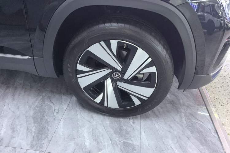 Used Volkswagen Teramont 2023 380TSI Four-Wheel Drive Prestige Luxury Edition Right Front Wheel Hub