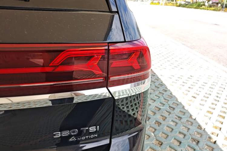 Used Volkswagen Teramont 2023 380TSI Four-Wheel Drive Prestige Luxury Edition Right Rear Taillight
