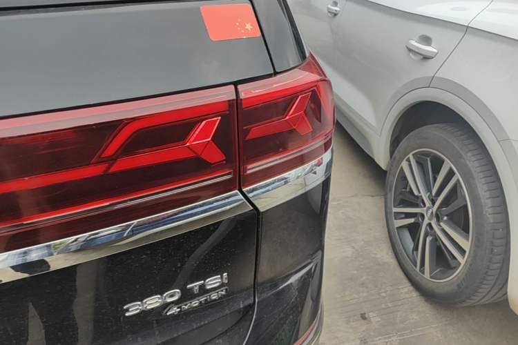 Used Volkswagen Teramont 2023 380TSI Four-Wheel Drive Prestige Luxury Edition Right Rear Taillight