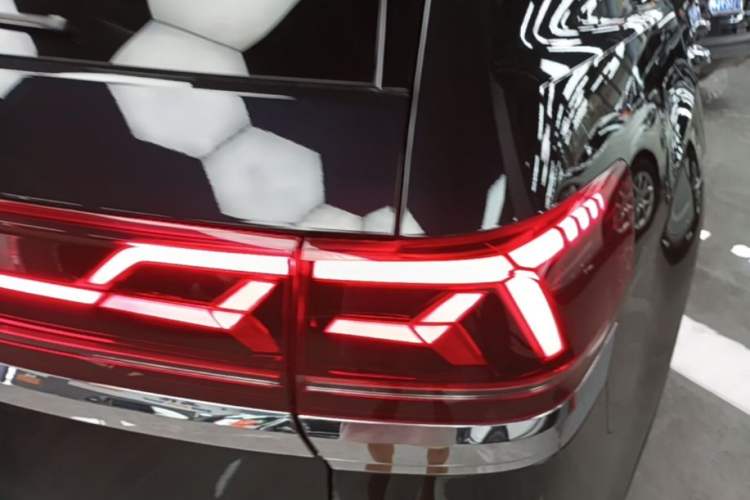Used Volkswagen Teramont 2023 530 V6 All-Wheel Drive Prestige Flagship Edition Right Rear Taillight