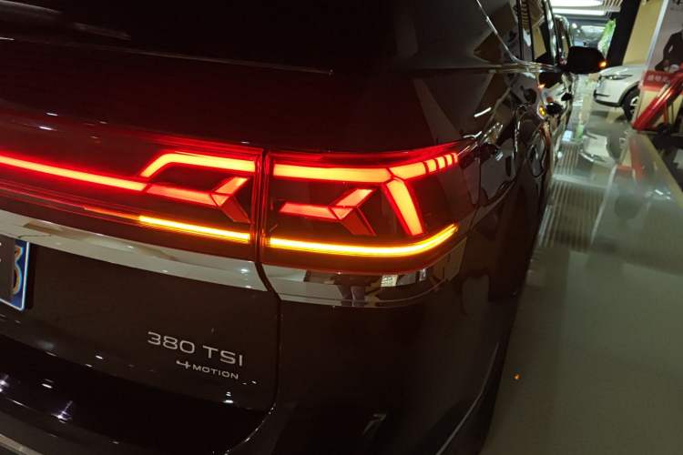 Used Volkswagen Teramont 2023 380TSI Four-Wheel Drive Luxury Edition Right Rear Taillight
