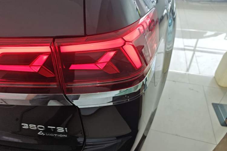 Used Volkswagen Teramont 2023 380TSI Four-Wheel Drive Luxury Edition Right Rear Taillight