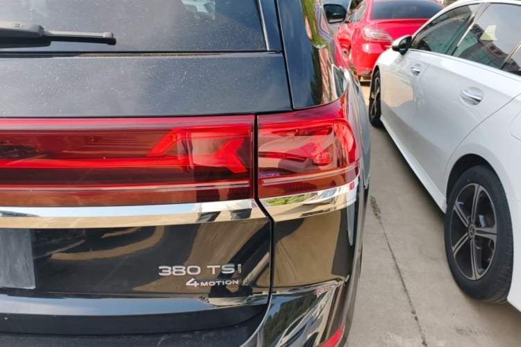 Used Volkswagen Teramont 2023 380TSI Four-Wheel Drive Luxury Edition Right Rear Taillight