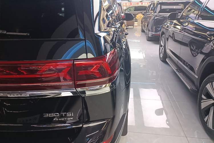 Used Volkswagen Teramont 2023 380TSI Four-Wheel Drive Prestige Luxury Edition Right Rear Taillight