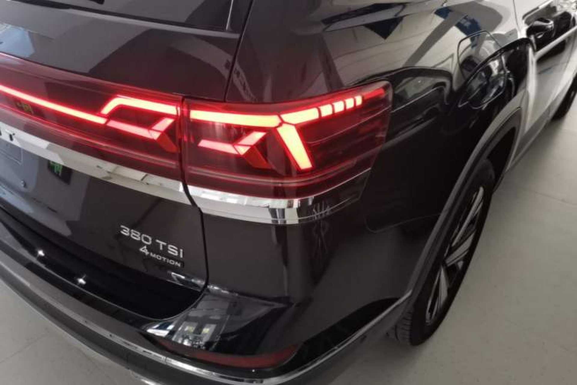Used Volkswagen Teramont 2023 380TSI Four-Wheel Drive Prestige Luxury Edition Right Rear Taillight