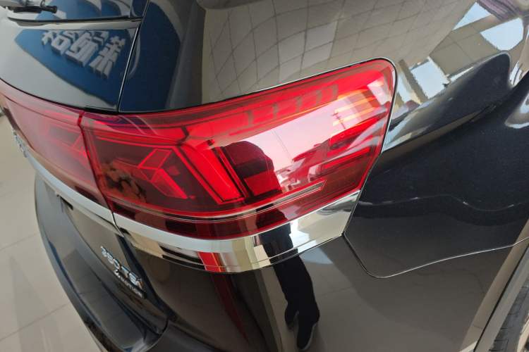 Used Volkswagen Teramont 2023 380TSI Four-Wheel Drive Prestige Luxury Edition Right Rear Taillight