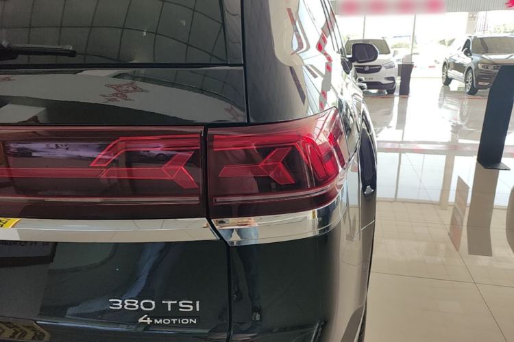 Used Volkswagen Teramont 2023 380TSI Four-Wheel Drive Prestige Flagship Edition Right Rear Taillight