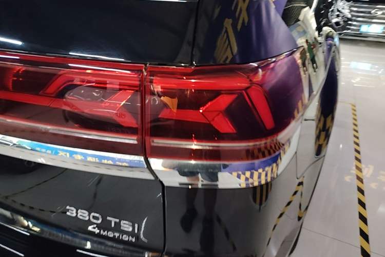 Used Volkswagen Teramont 2023 380TSI Four-Wheel Drive Prestige Luxury Edition Right Rear Taillight