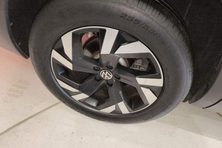 Used Volkswagen Teramont 2023 380TSI Four-Wheel Drive Luxury Edition Right Rear Wheel Hub