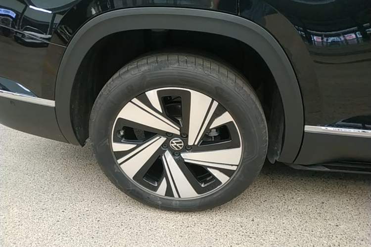 Used Volkswagen Teramont 2023 Facelift 380TSI Four-Wheel Drive Prestige Luxury Edition Right Rear Wheel Hub