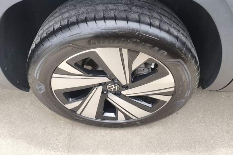 Used Volkswagen Teramont 2023 380TSI Four-Wheel Drive Prestige Luxury Edition Right Rear Wheel Hub