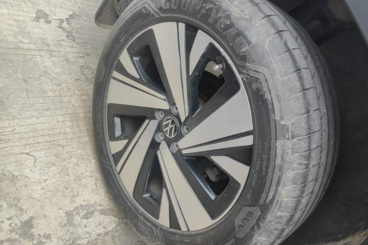 Used Volkswagen Teramont 2023 380TSI Four-Wheel Drive Prestige Luxury Edition Right Rear Wheel Hub